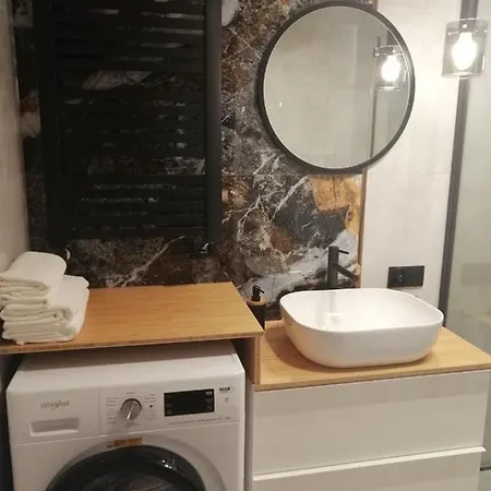 River House Apartment *