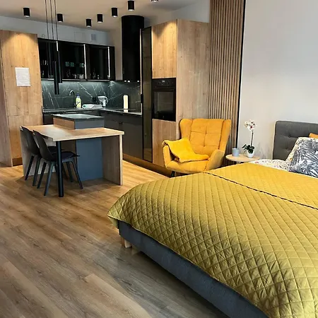 Apartment River House *