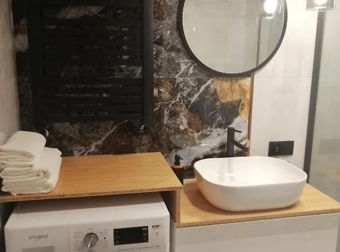 River House Apartment *